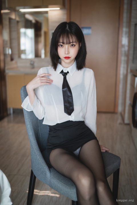 许岚LAN_-_游泳池死库水_003