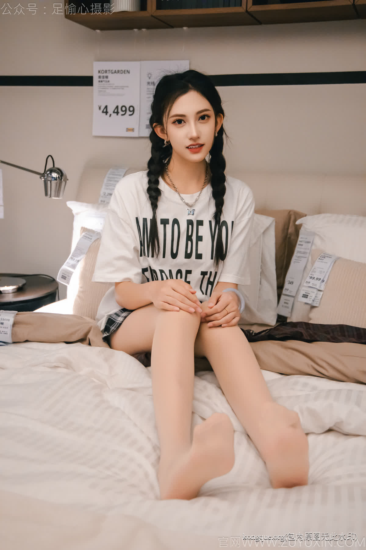 足愉心_NO.015_可乐（搭配：红色夹克、白T、短裙、马丁靴、肉丝色袜、白棉袜）_0113